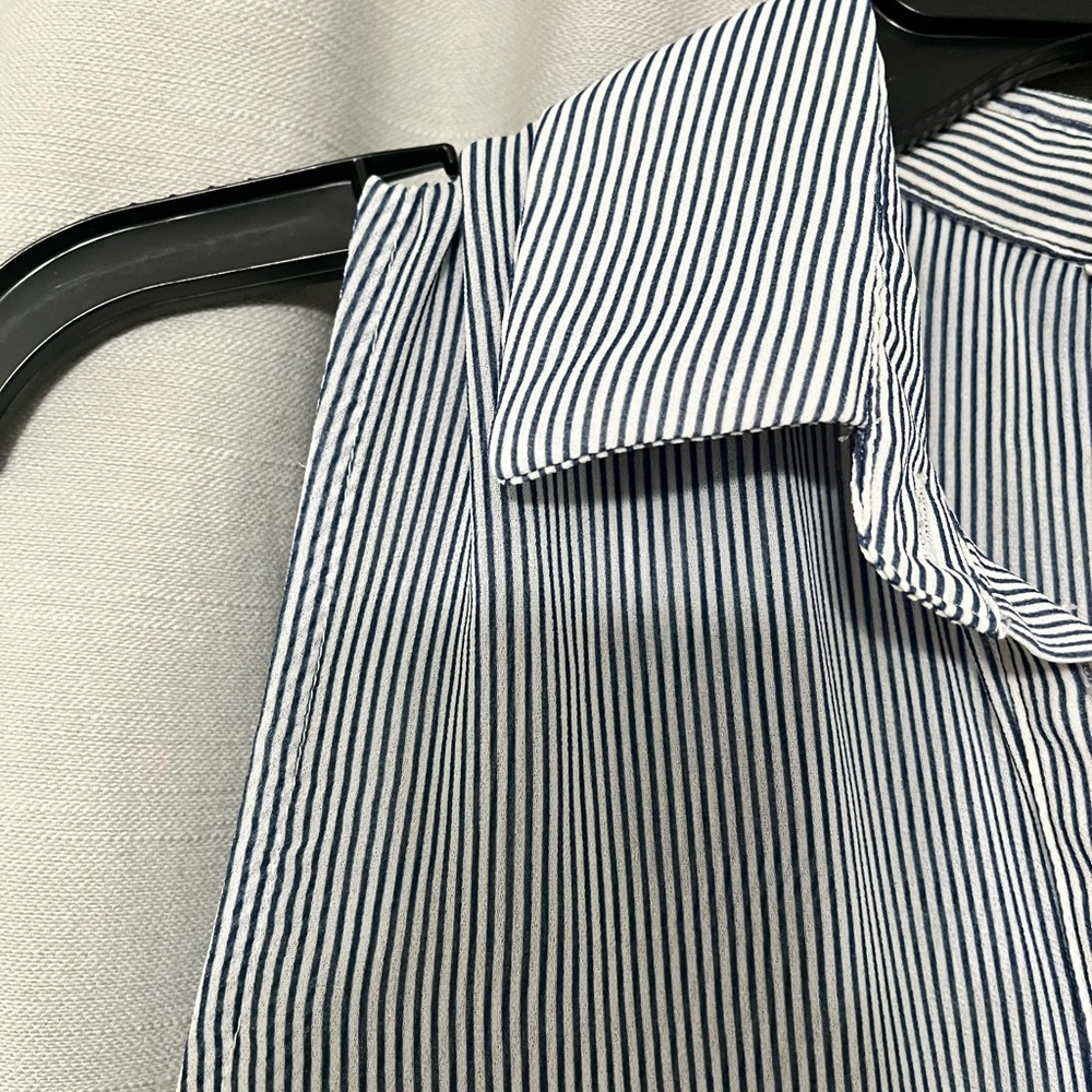 Collared Button-Down Blouse - Picture 3 of 5
